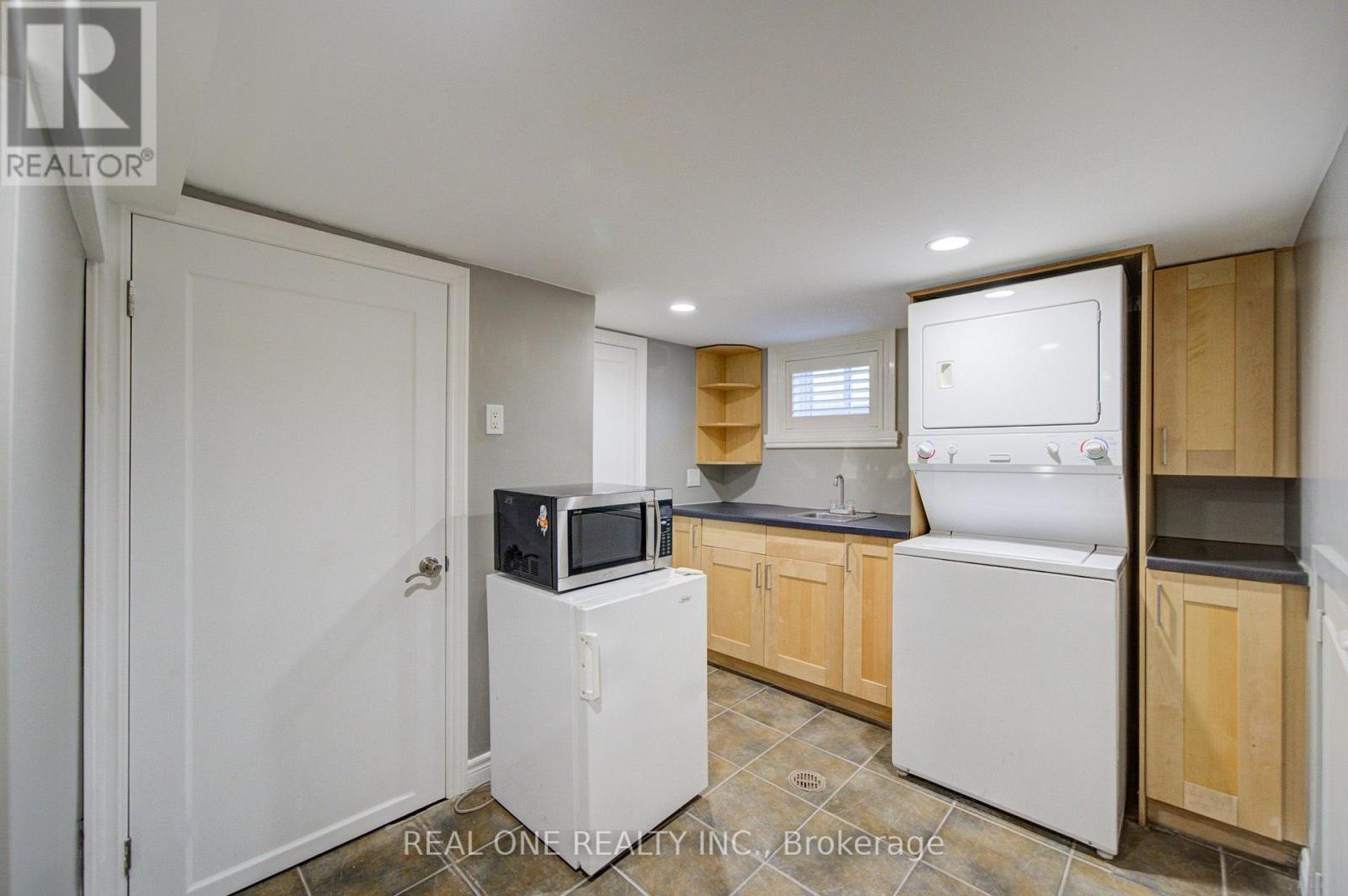 1099 KENT AVENUE - 32