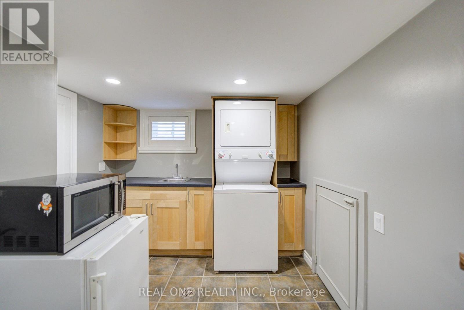 1099 KENT AVENUE - 33