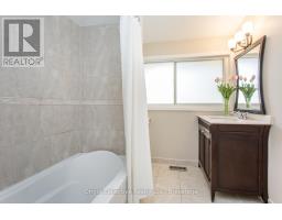 40 - 10 Esterbrooke Avenue, Toronto, ON M2J2C2 Photo 13