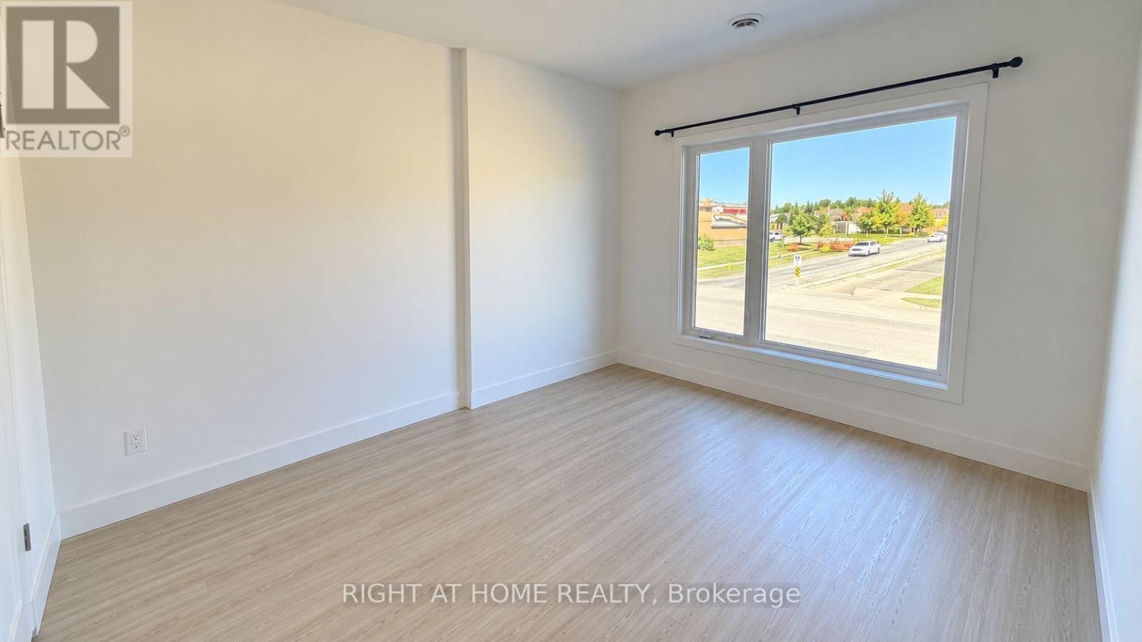 #201 408 DUNDAS STREET S - 11
