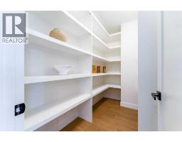 4pc Bathroom - 812 1 Street Nw, Calgary, AB T2M2R7 Photo 19