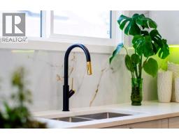 Kitchen - 133 Berwick Drive Nw, Calgary, AB T3K1E7 Photo 11
