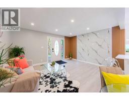 4pc Bathroom - 133 Berwick Drive Nw, Calgary, AB T3K1E7 Photo 6