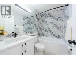 4pc Bathroom - 133 Berwick Drive Nw, Calgary, AB T3K1E7 Photo 15