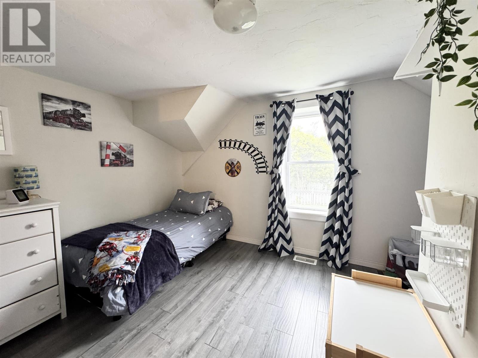 45 Elgin ST - Image 21