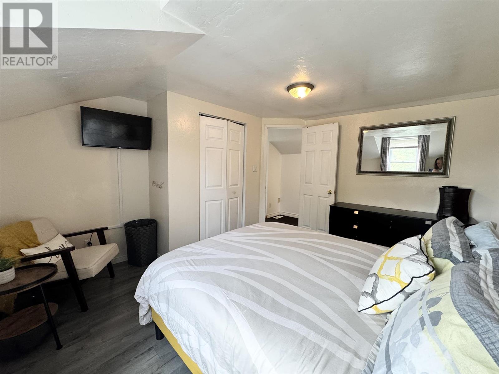 45 Elgin ST - 18