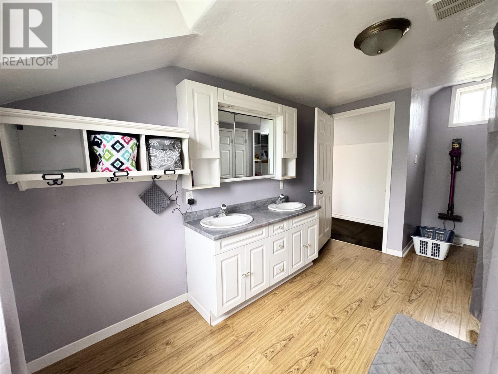 45 Elgin ST - Image 24