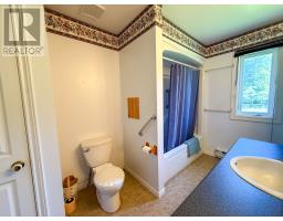 2 Roberts Drive thumbnail 16