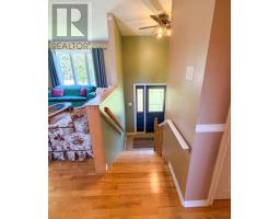2 Roberts Drive thumbnail 5