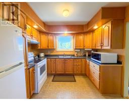 2 Roberts Drive thumbnail 6