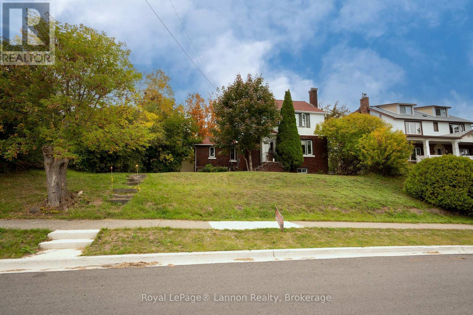 82 COLLEGE STREET W - 1