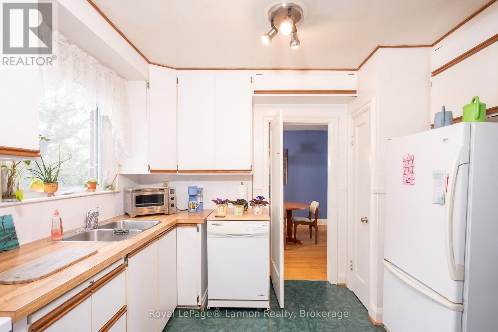 82 COLLEGE STREET W - 13
