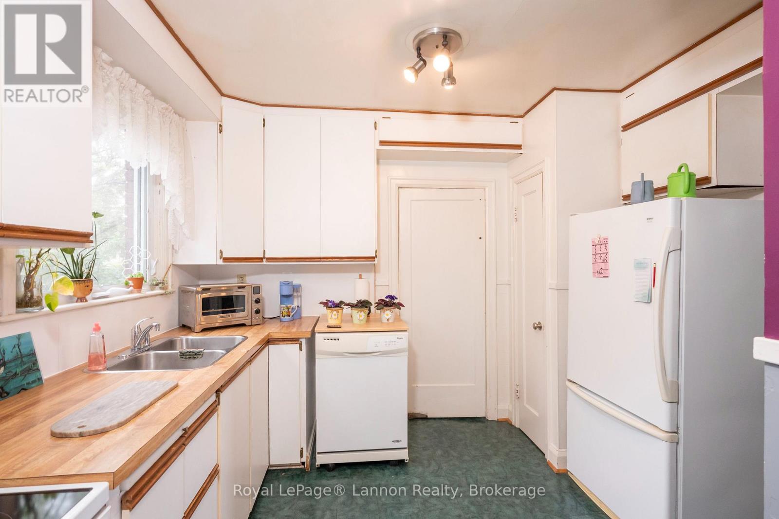 82 COLLEGE STREET W - 14
