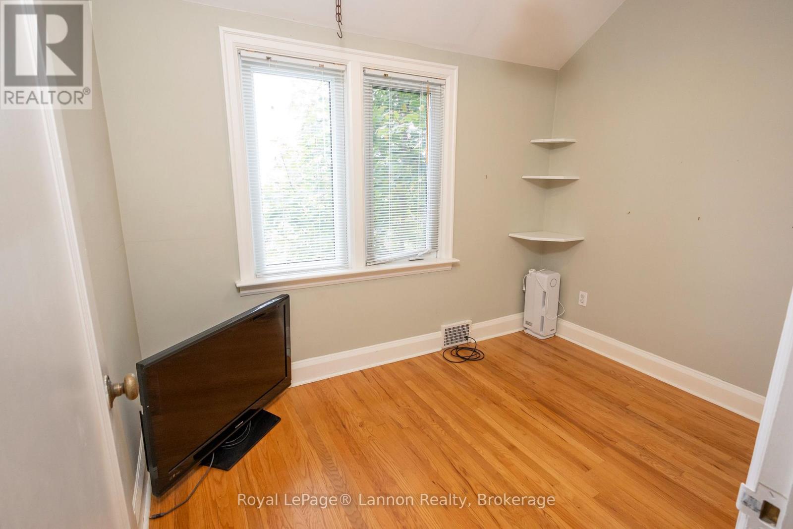 82 COLLEGE STREET W - 27