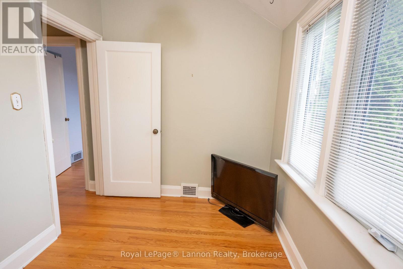 82 COLLEGE STREET W - 28