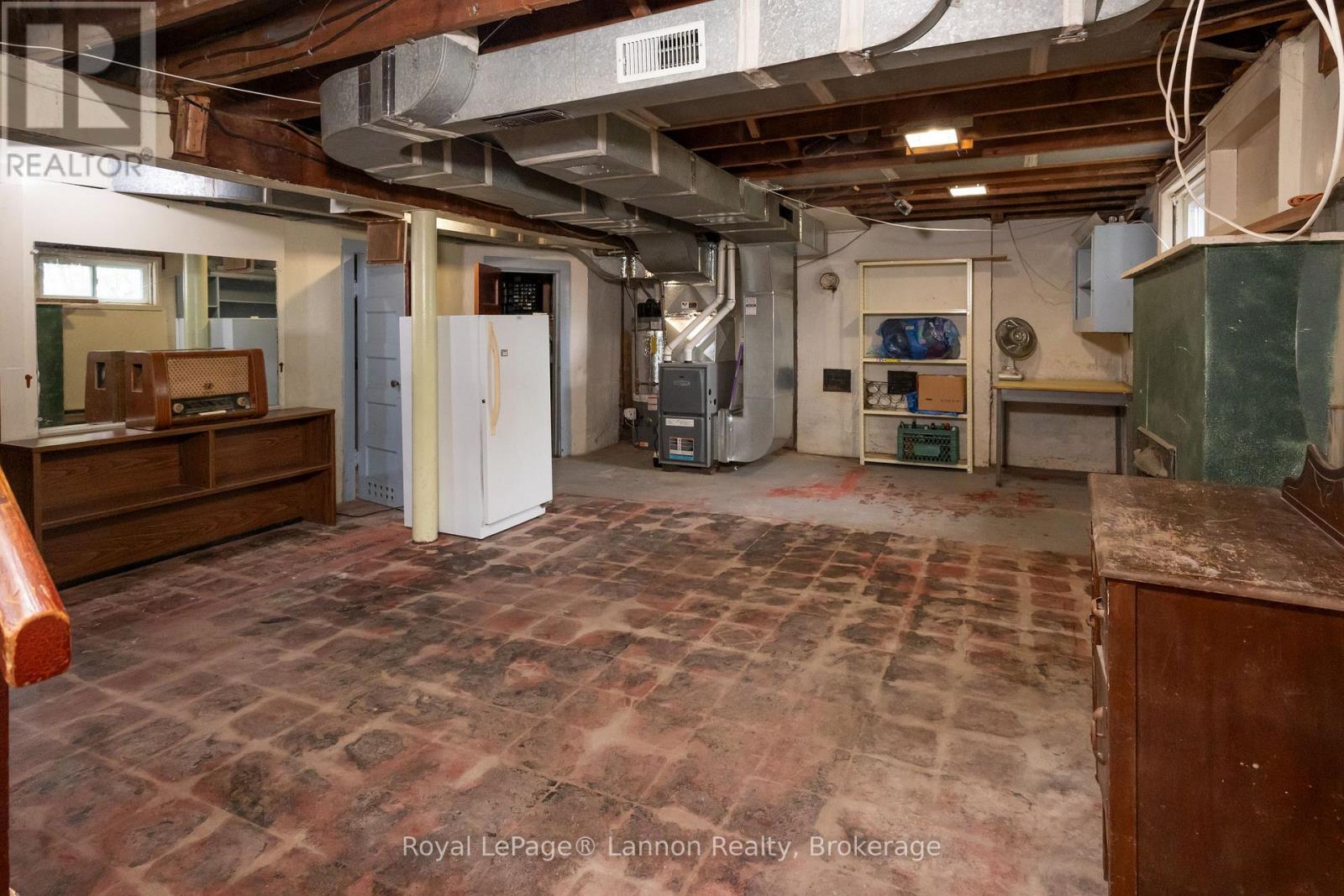 82 COLLEGE STREET W - 36
