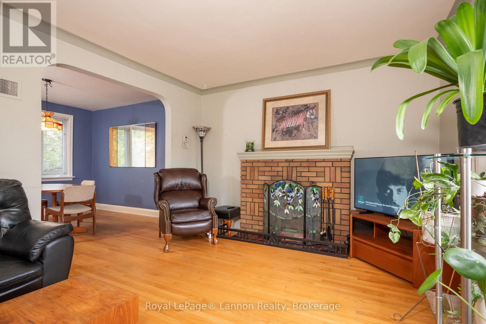 82 COLLEGE STREET W - Image 5