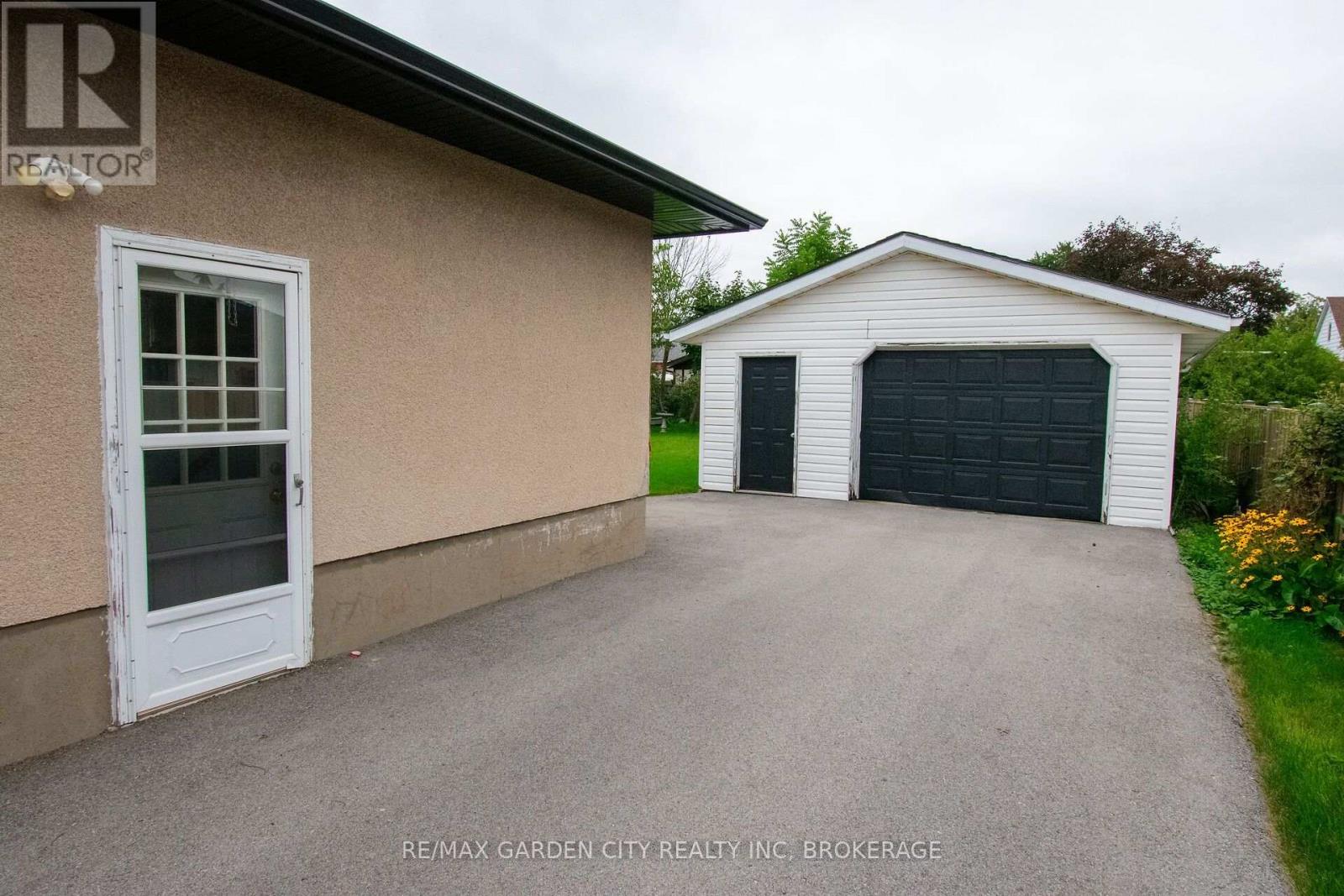 103 KILGOUR AVENUE - 30