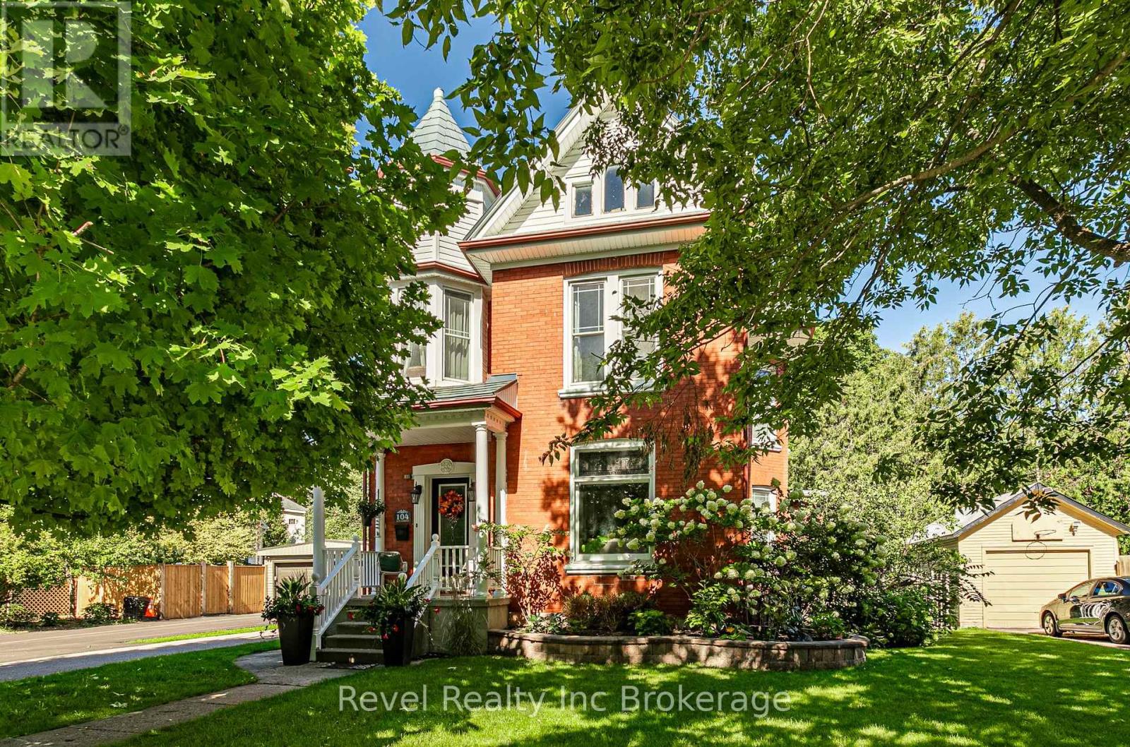 104 Ann Street, Ingersoll (Ingersoll - South), Ontario, N5C2G3, Ingersoll (Ingersoll - South), Ontario — photo 1 of 5