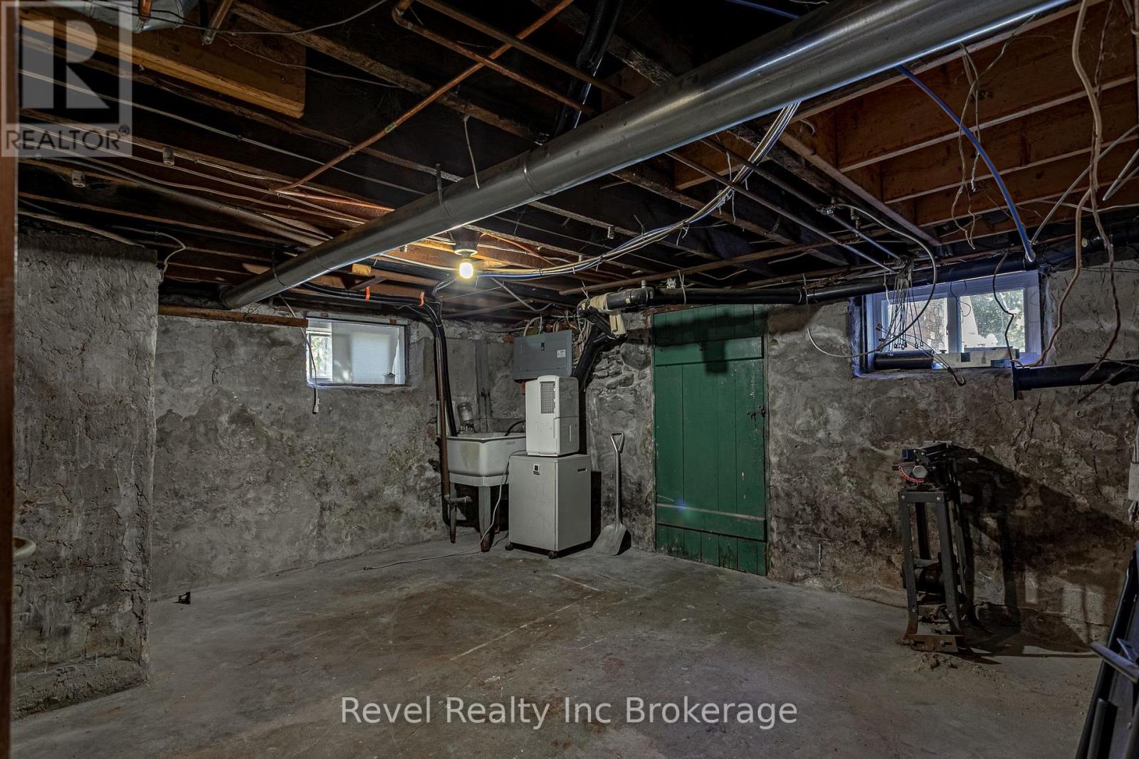 104 ANN STREET - Image 38