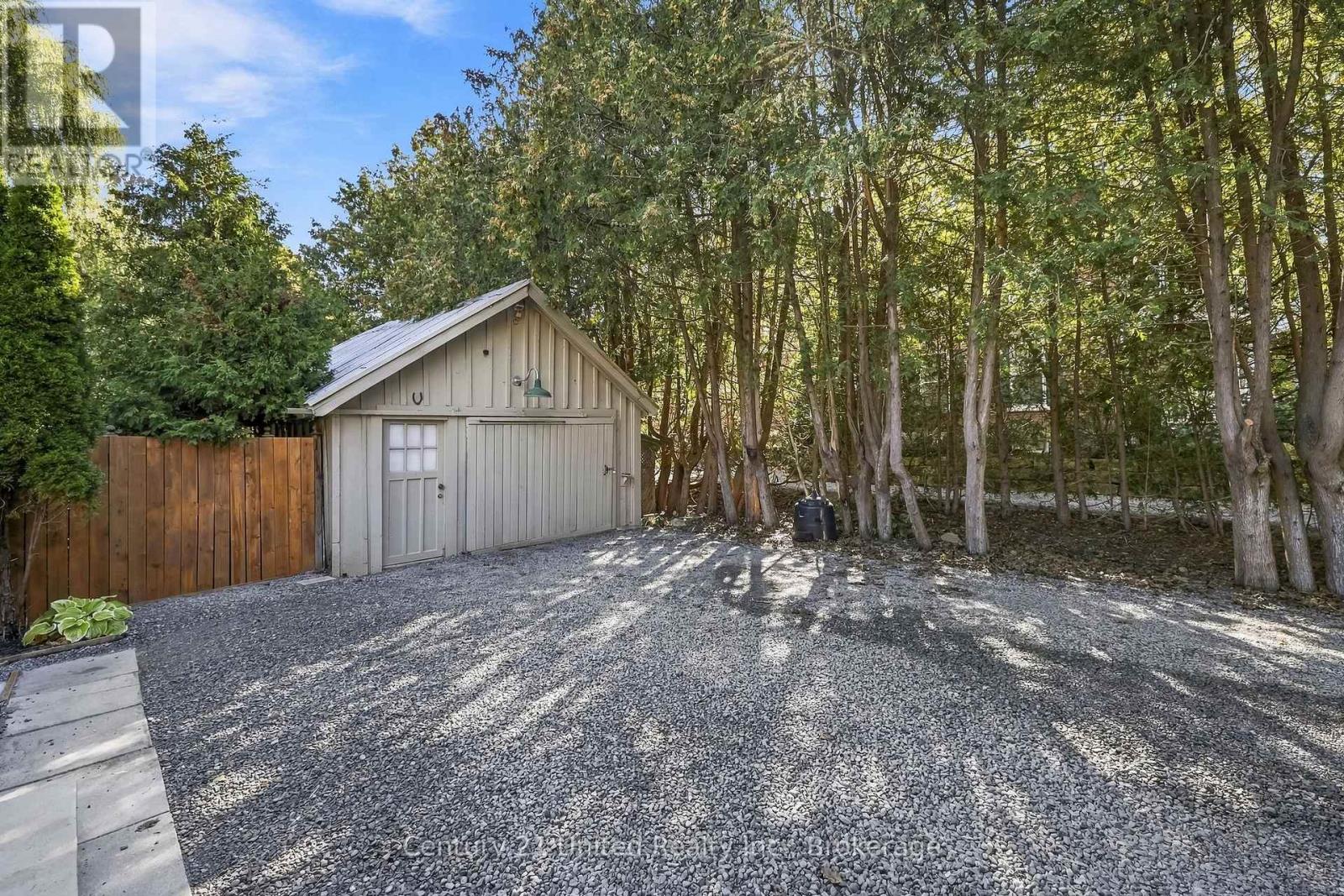 6 GRAVEL ROAD - 35