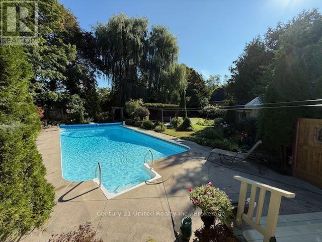 6 GRAVEL ROAD - Image 47