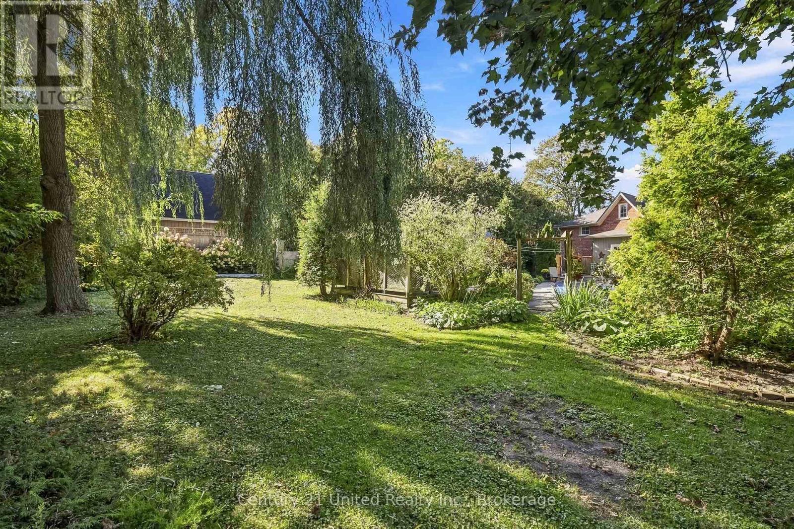 6 GRAVEL ROAD - Image 44