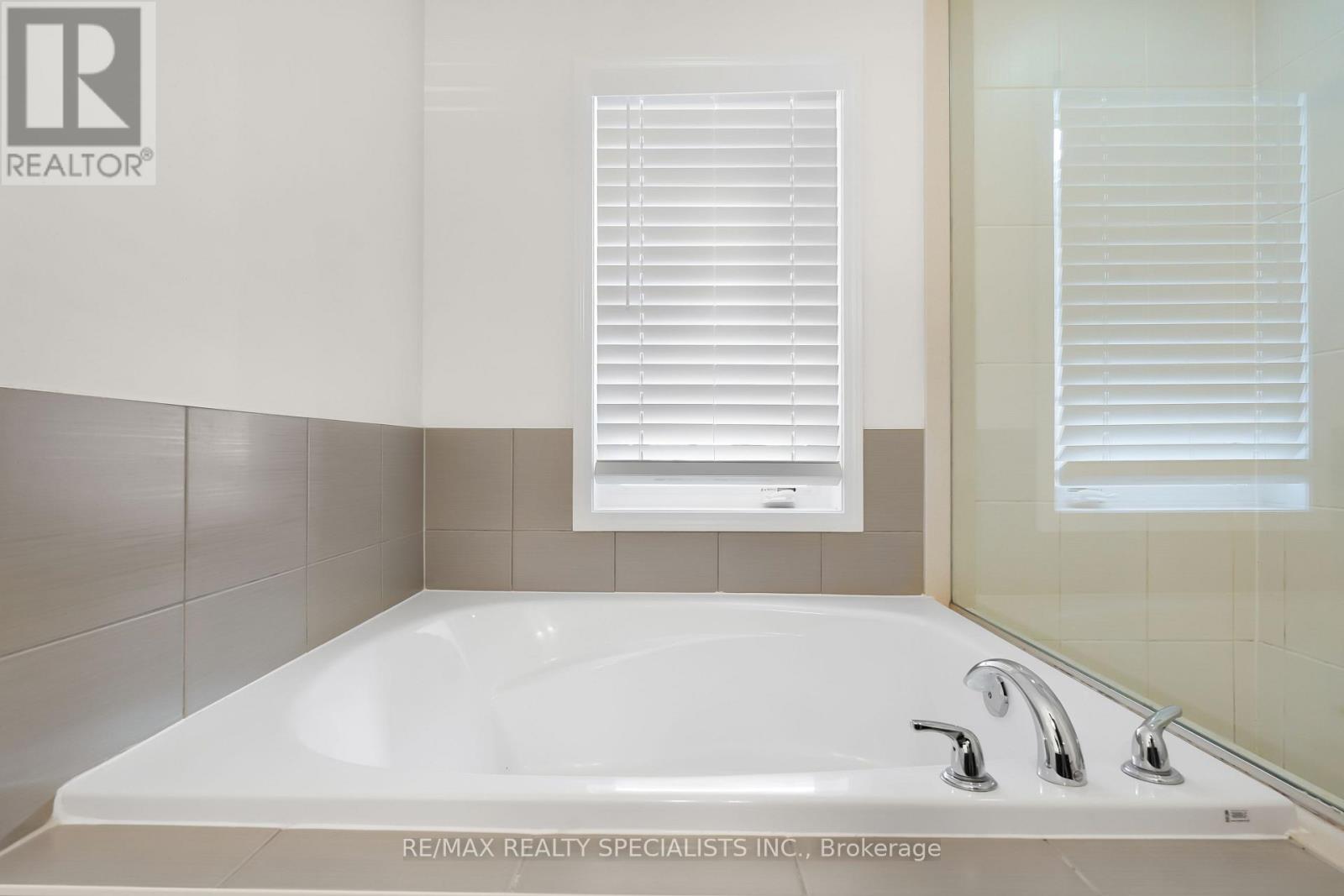 7 STOTTS TERRACE - 22
