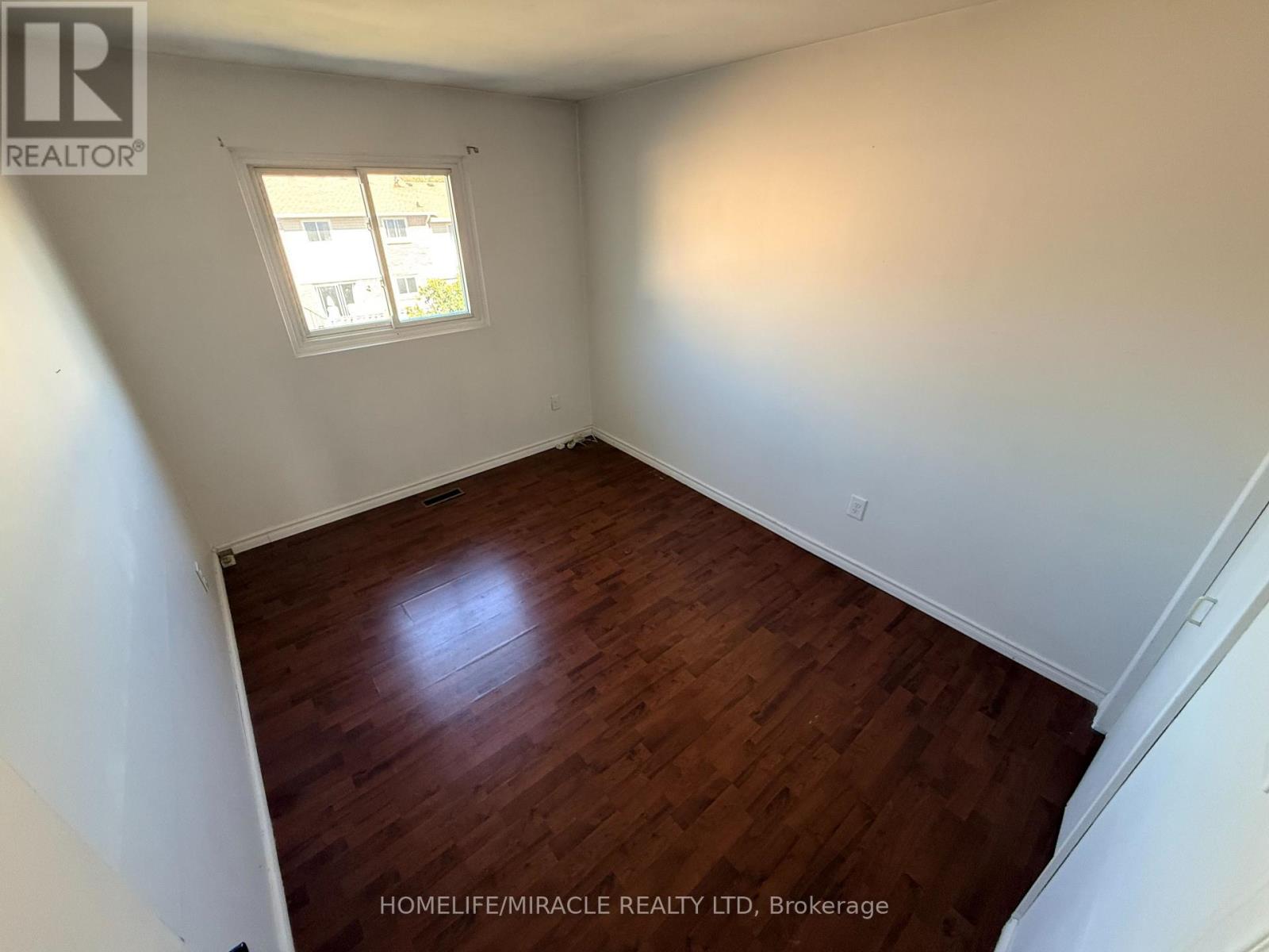 52 ROBBIE CRESCENT - Image 21