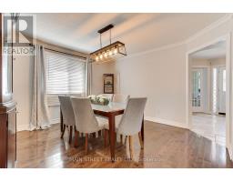 Dining room - 14 Mcgee Crescent, Aurora, ON L4G6L8 Photo 7