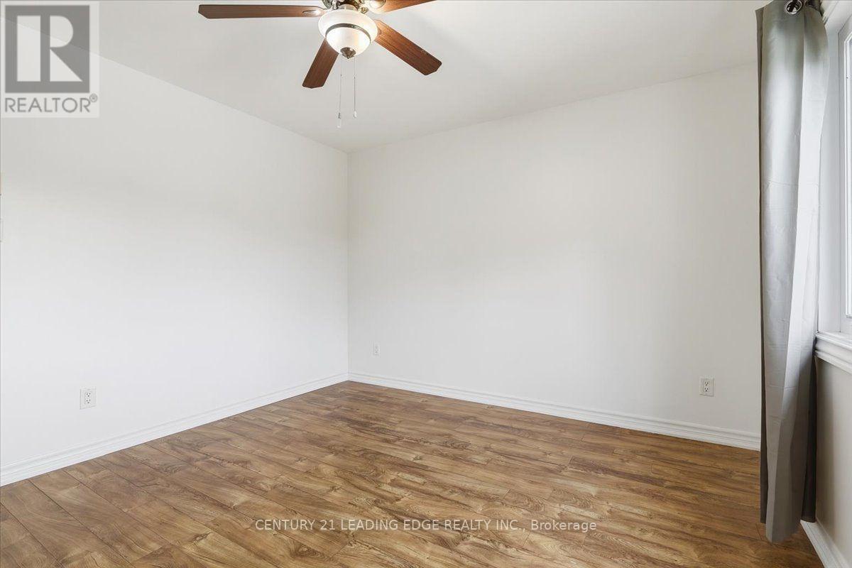 300 ANNSHEILA DRIVE - 23