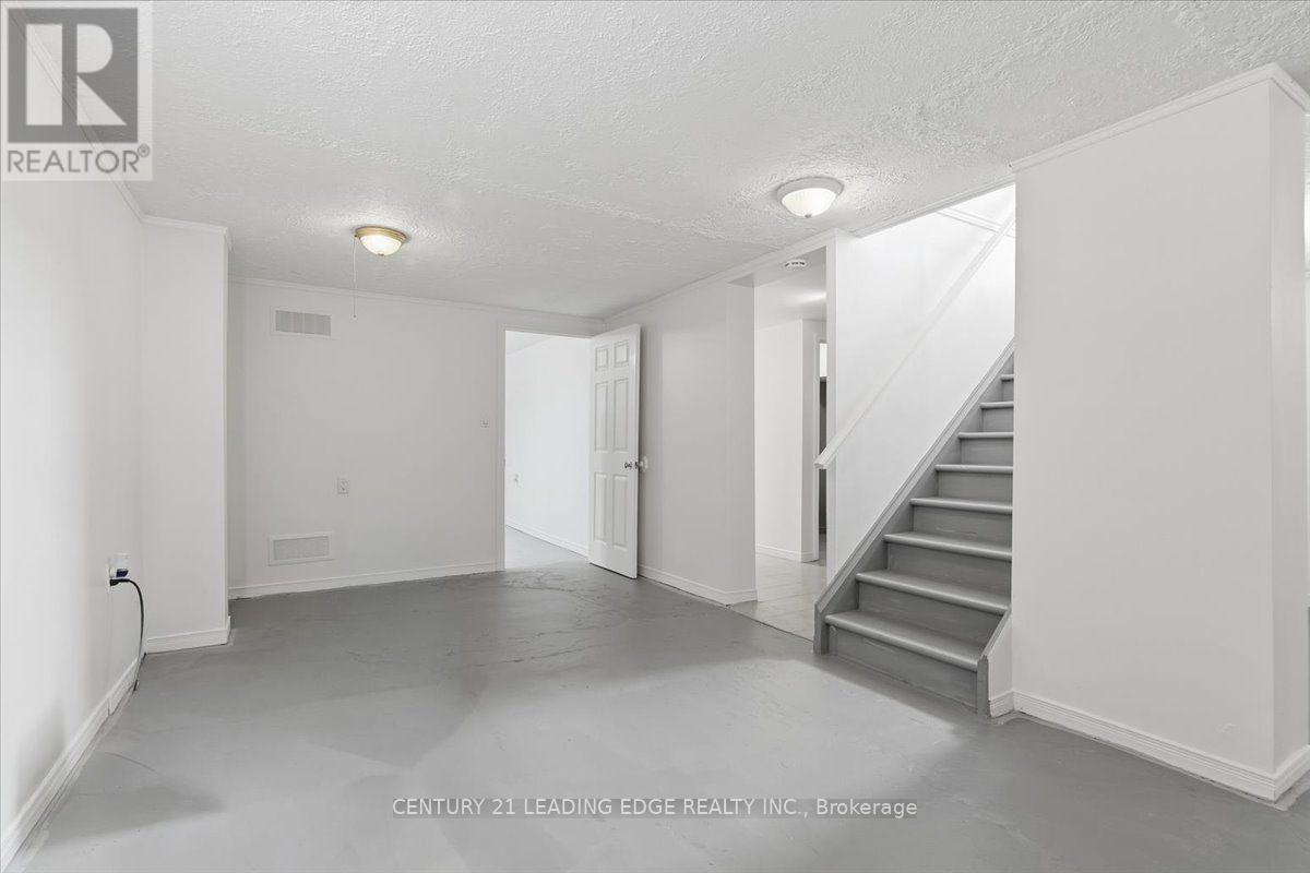 300 ANNSHEILA DRIVE - 32