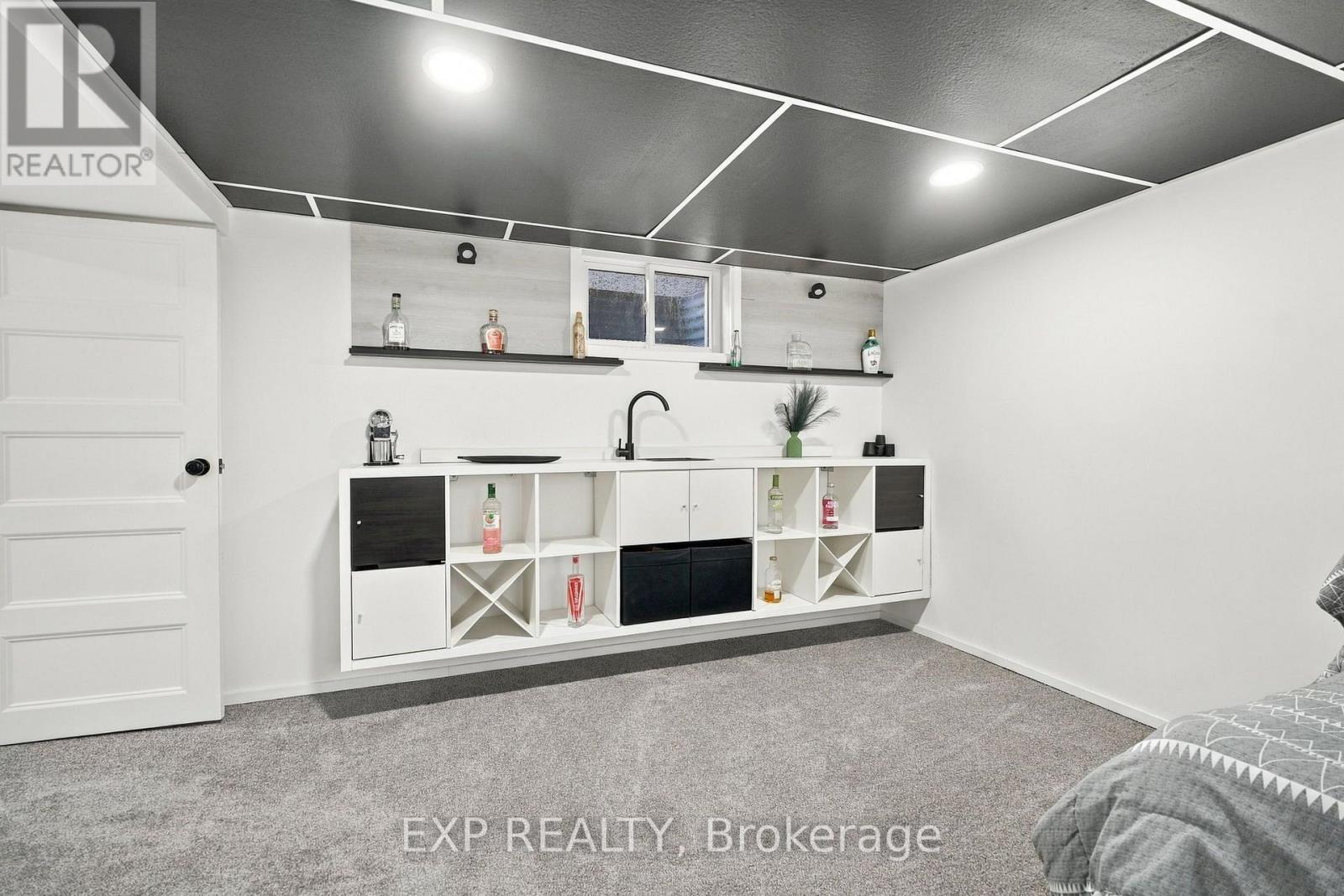 249 WALLACE AVENUE S - Image 33