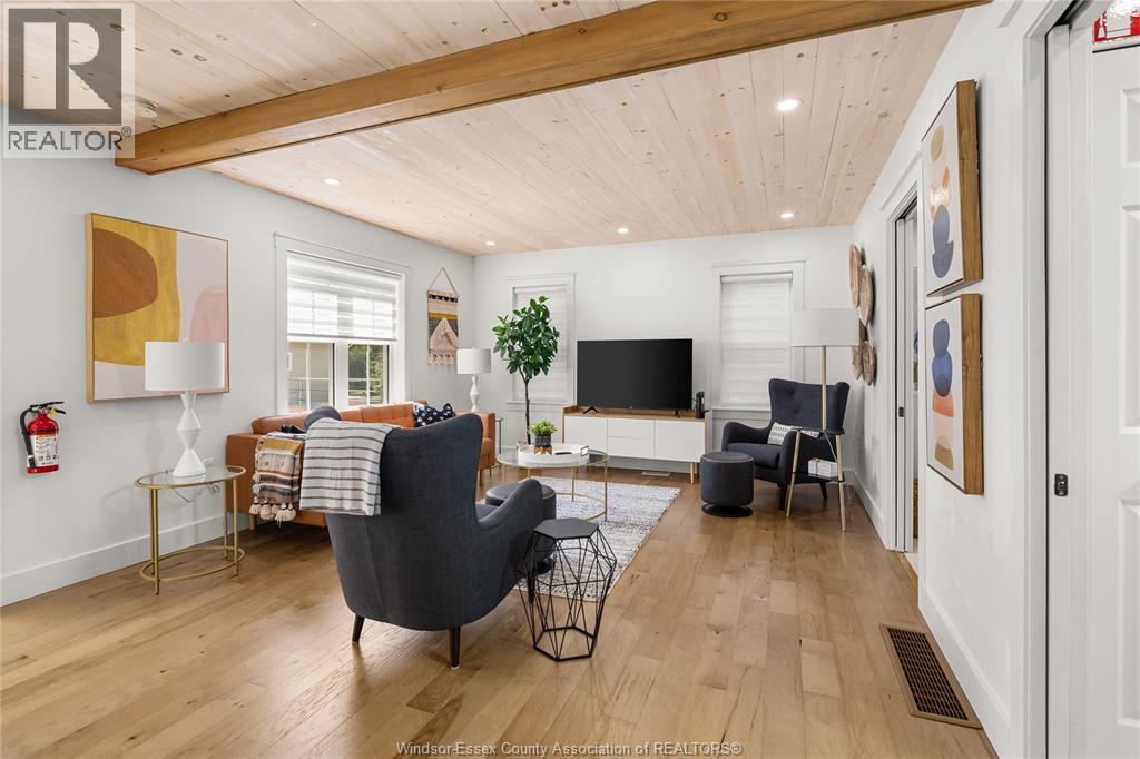 614 PETER ST - 11