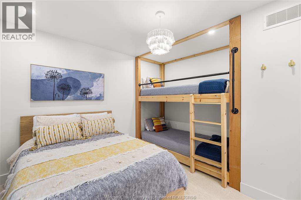 614 PETER ST - 19