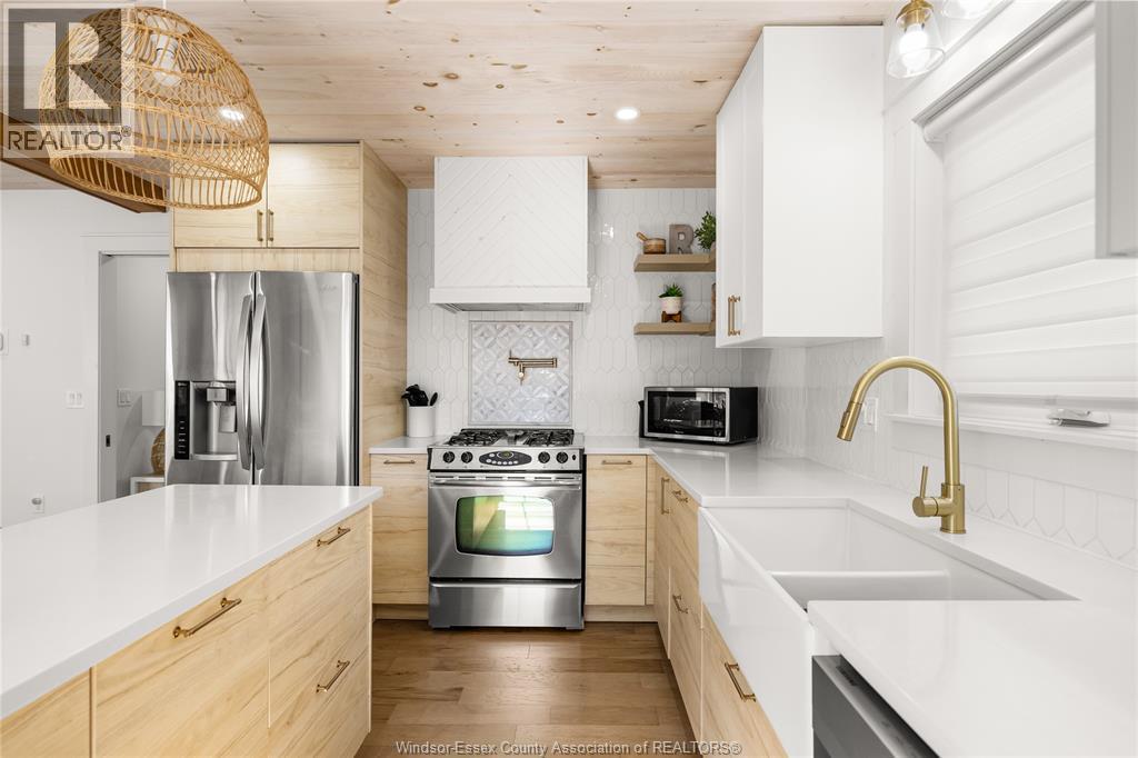 614 PETER ST - 7