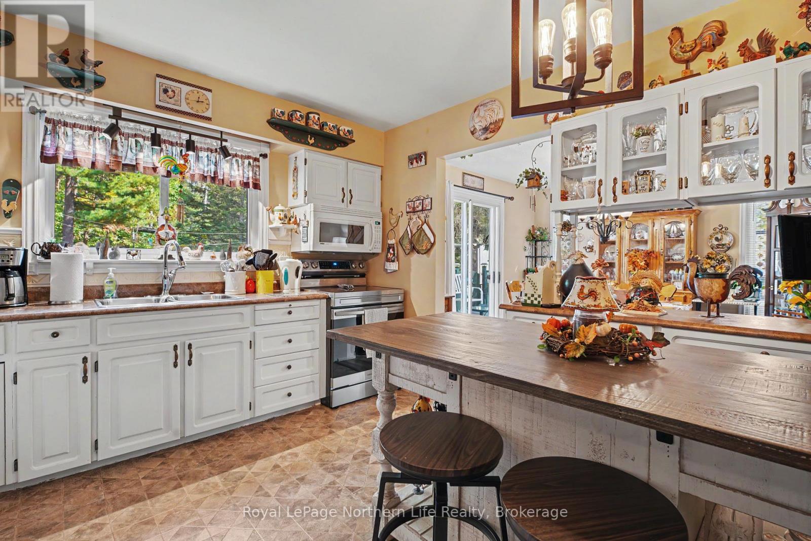 534 PINECREEK ROAD S - Image 16