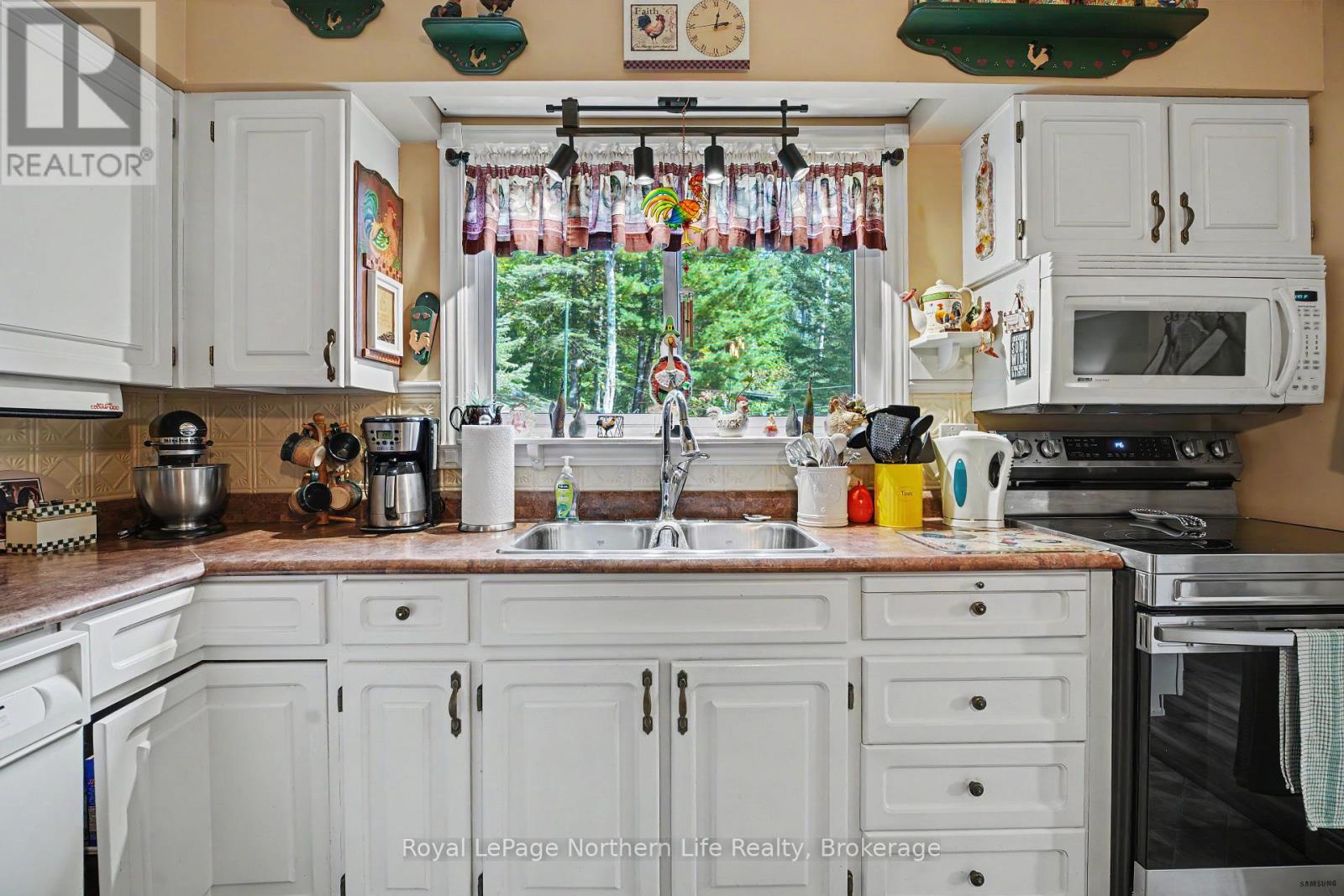 534 PINECREEK ROAD S - Image 17