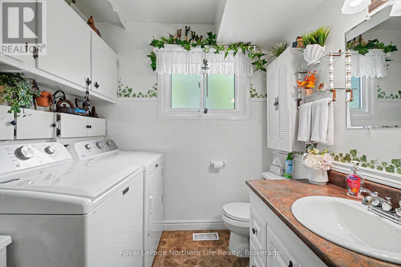 534 PINECREEK ROAD S - Image 20