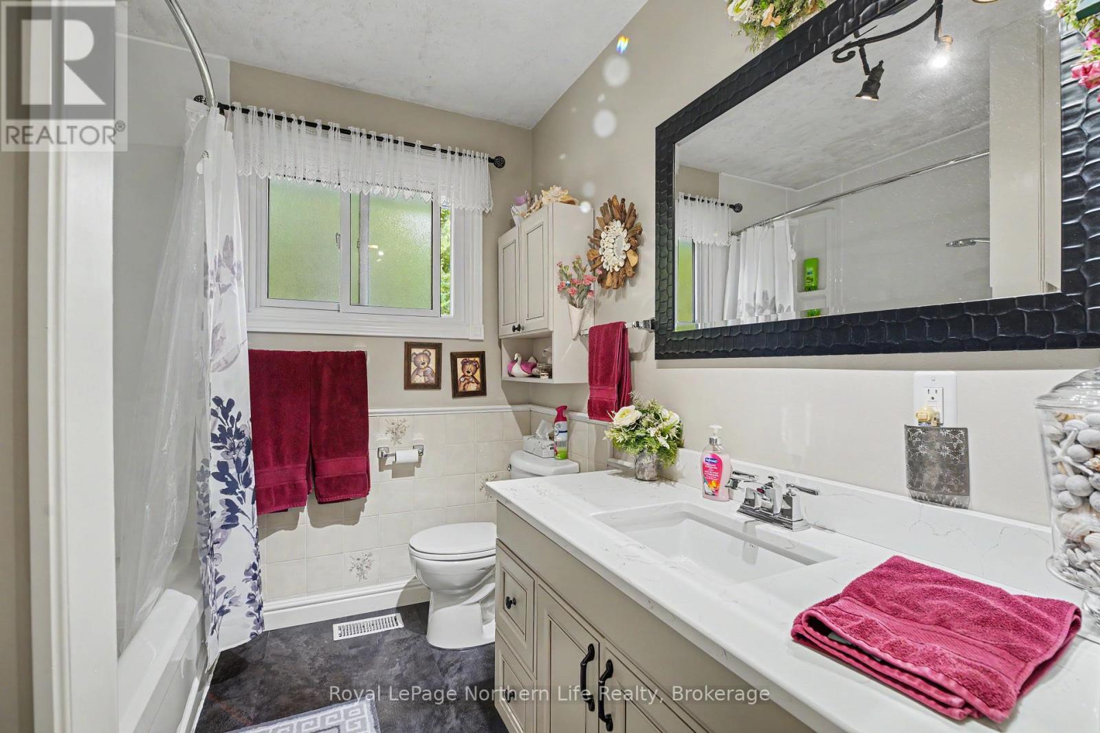 534 PINECREEK ROAD S - Image 32