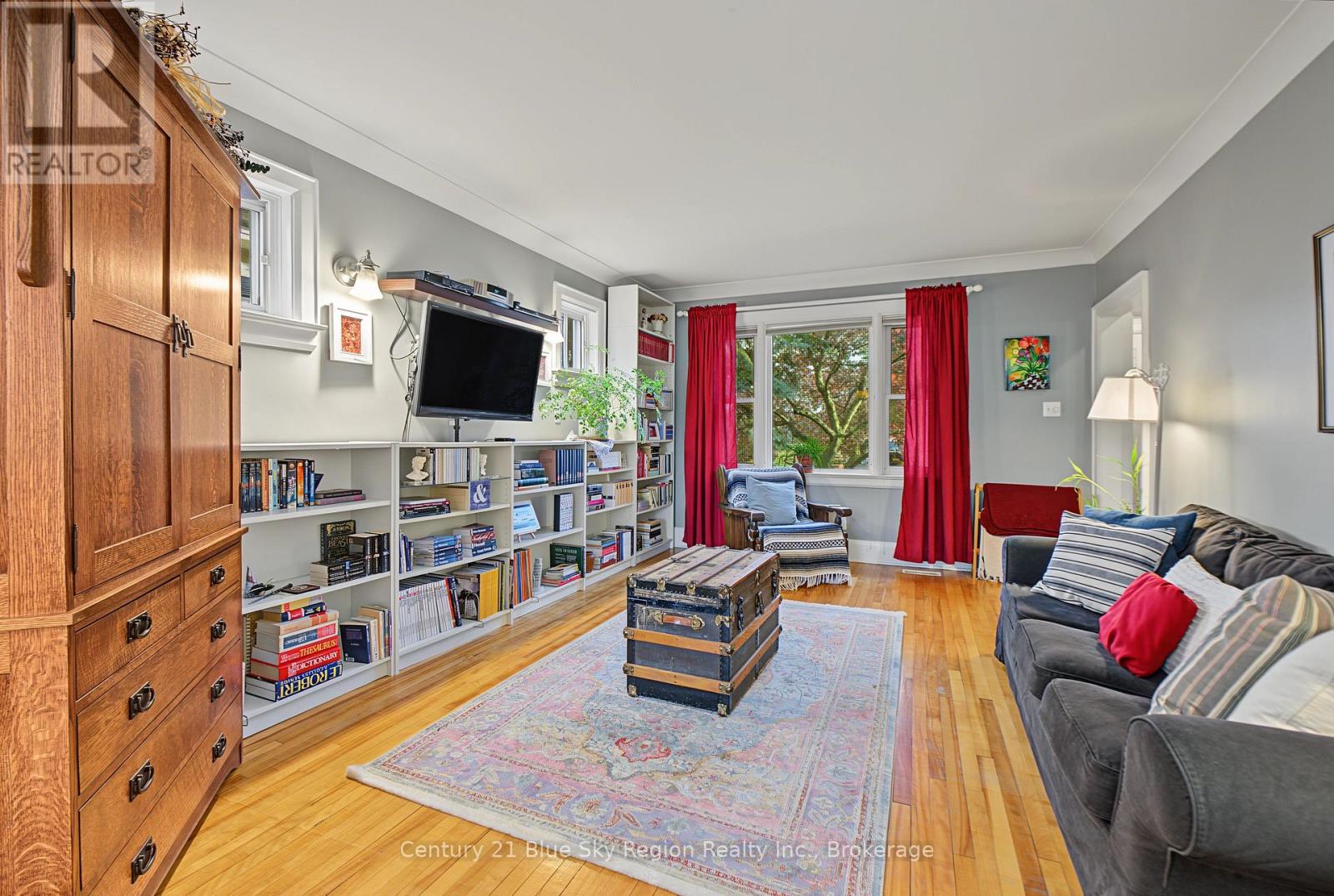 941 MAIN STREET W - 10