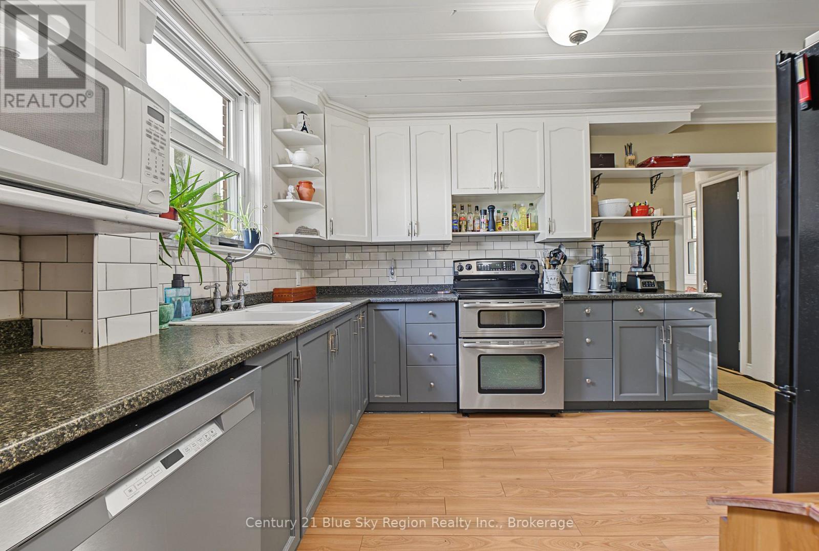 941 MAIN STREET W - Image 18