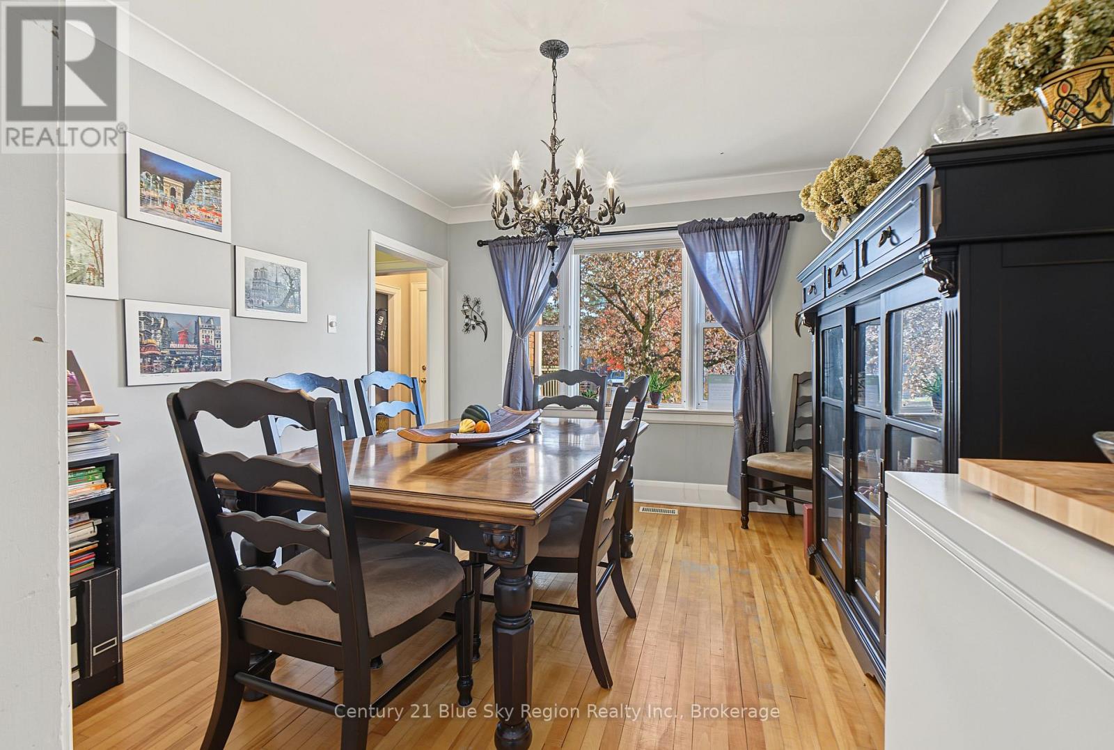 941 MAIN STREET W - 20