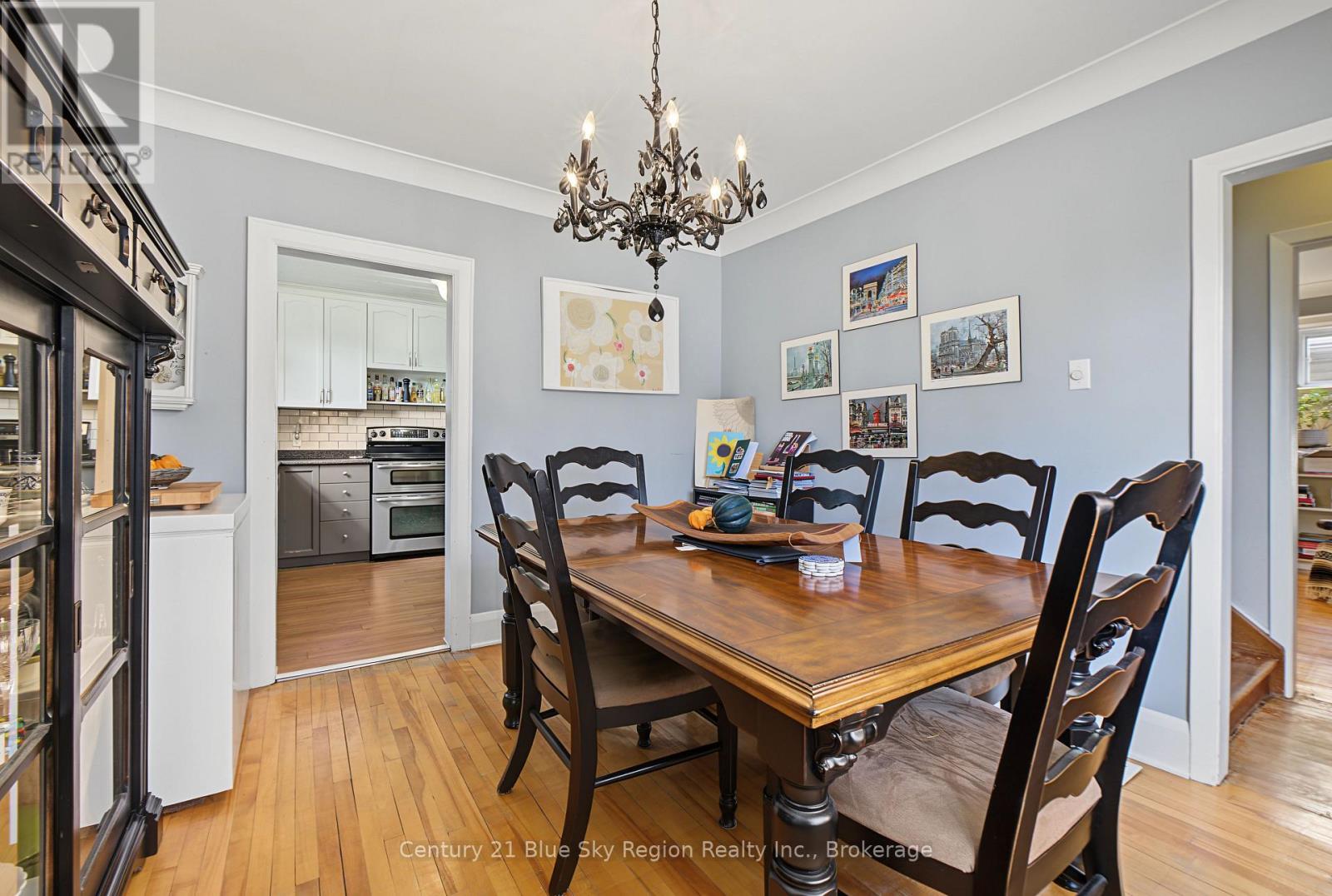 941 MAIN STREET W - 22