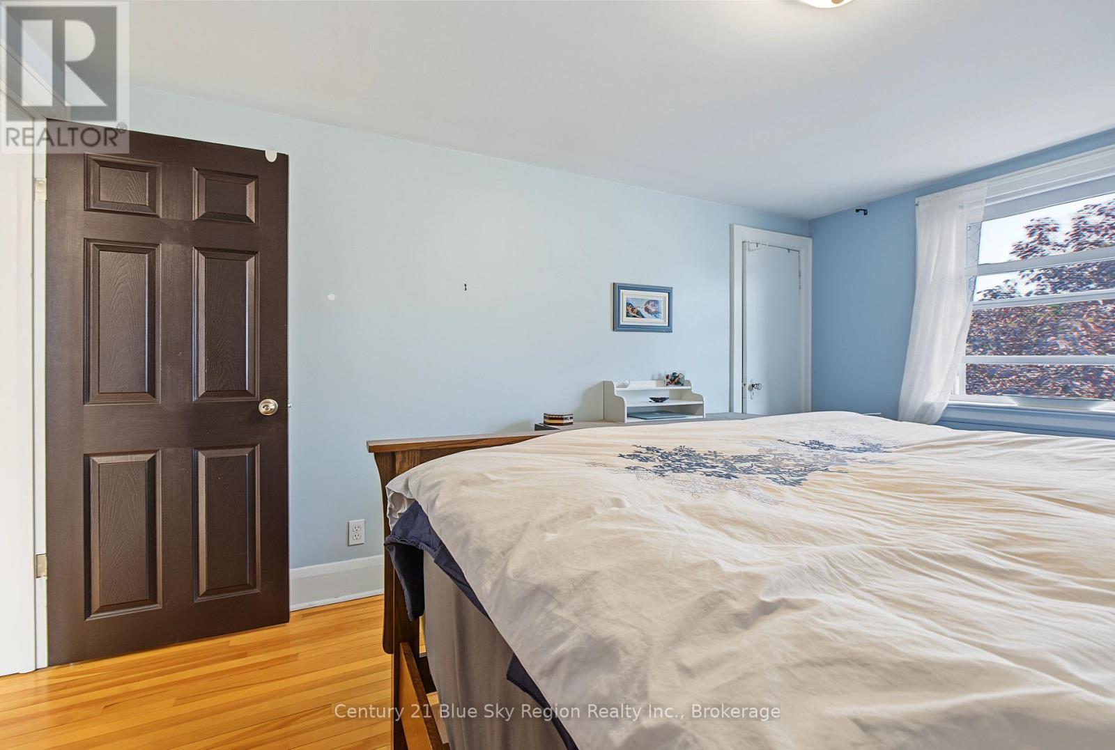 941 MAIN STREET W - 27