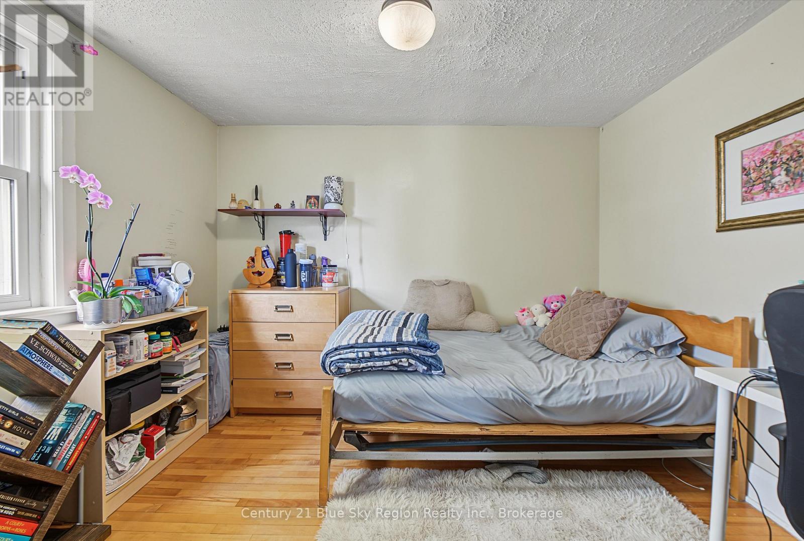 941 MAIN STREET W - 30