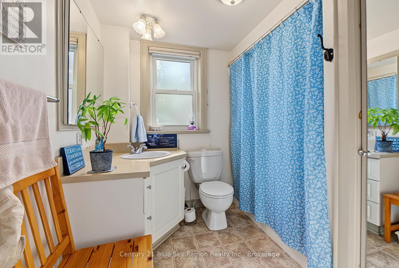 941 MAIN STREET W - Image 33