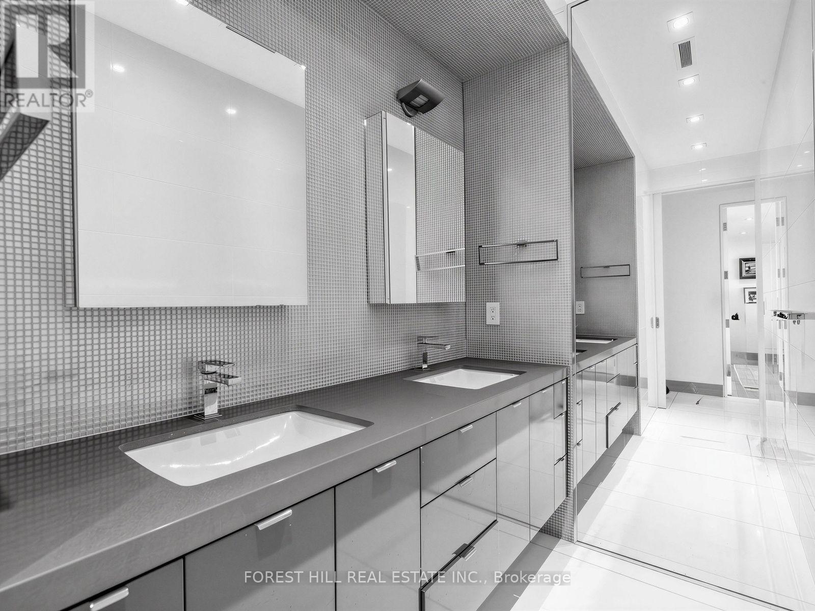 #2003 625 AVENUE ROAD - 19