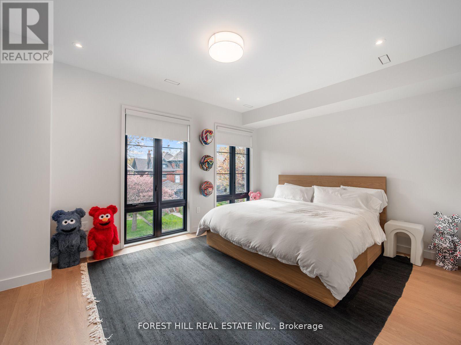 77 KENDAL AVENUE - 24
