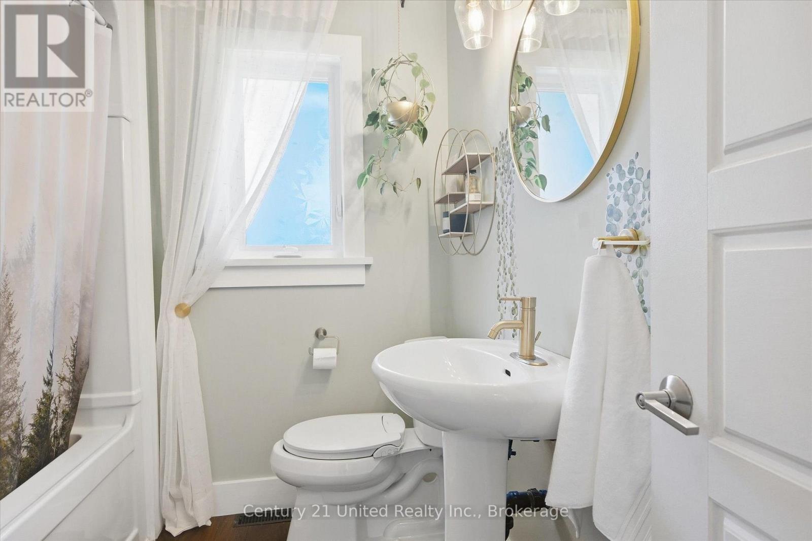 854 KAWARTHA DRIVE - 16
